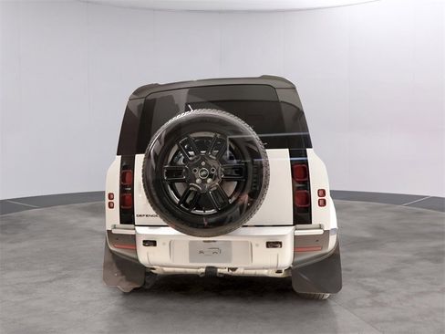 New 2025 Land Rover Defender 110 S image 6