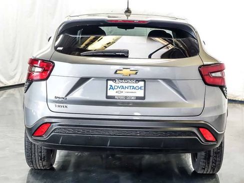 Used 2024 Chevrolet Trax LS FWD image 8
