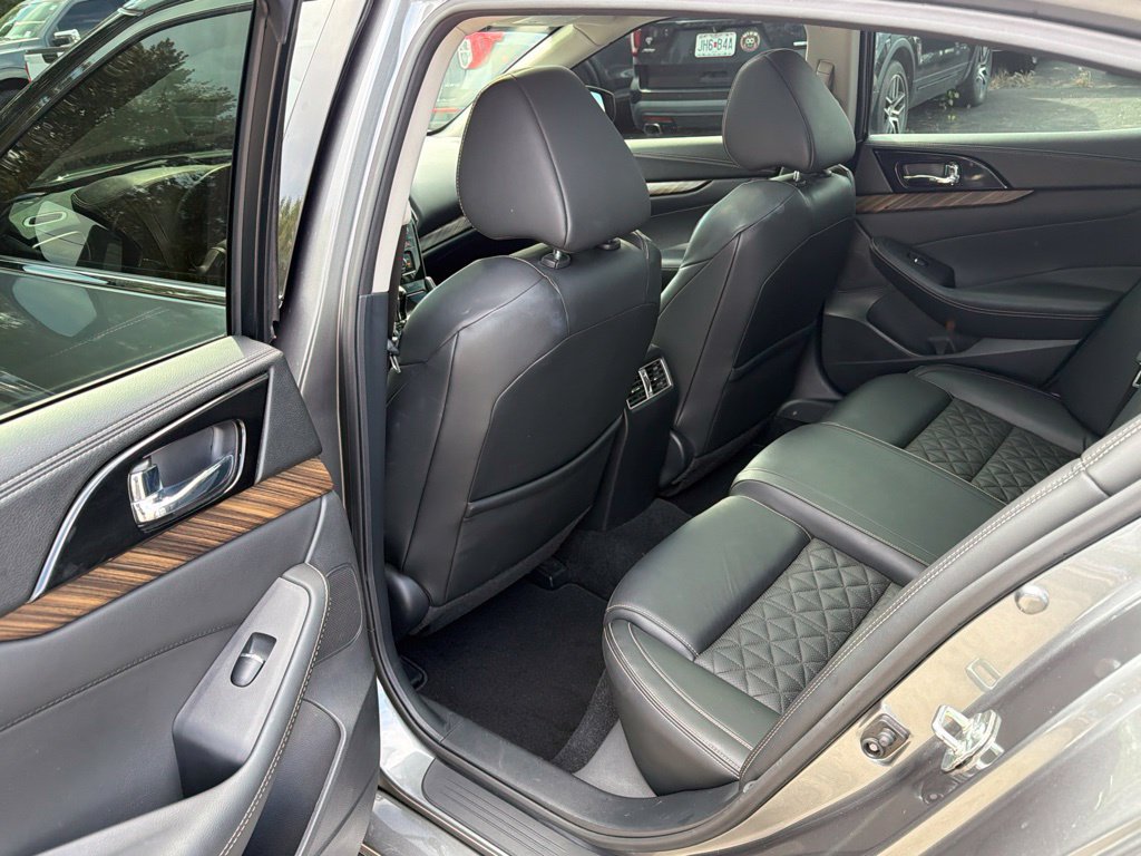 Used 2017 Nissan Maxima Platinum FWD image 19