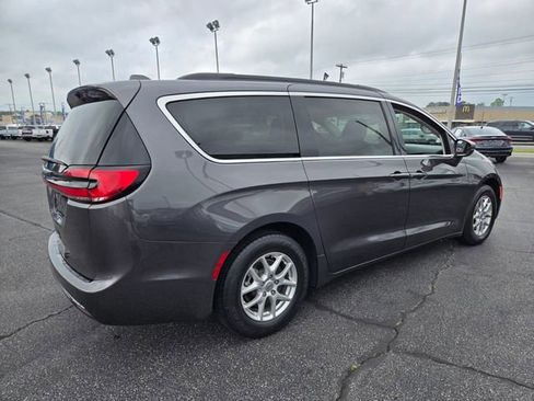 Used 2022 Chrysler Pacifica Touring-L FWD image 8