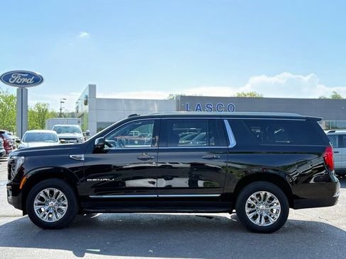 Used 2025 GMC Yukon XL Denali AWD/4WD image 43