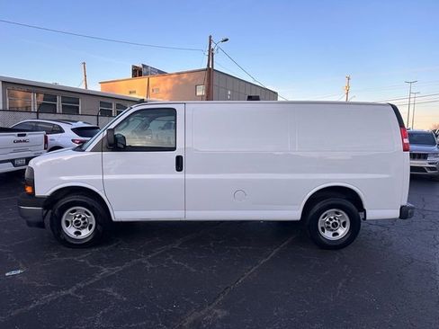 Used 2019 GMC Savana 2500 w/ Driver Convenience Package image 7