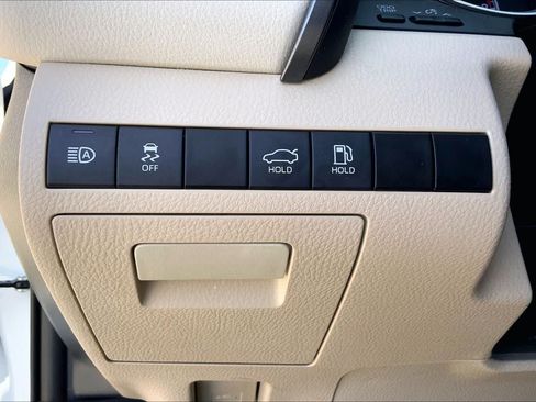 Used 2022 Toyota Camry XLE FWD image 33
