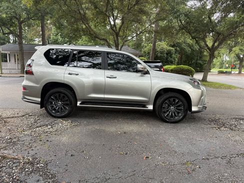 Used 2023 Lexus GX 460 Premium w/ Accessory Package AWD/4WD image 4