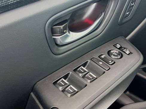 Certified 2025 Honda Pilot Black Edition image 15