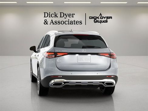 Used 2025 Mercedes-Benz GLC 300 4MATIC image 15