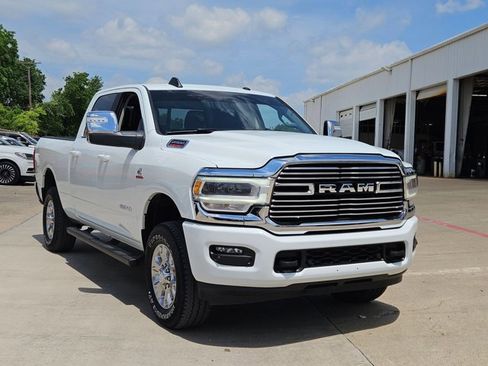 Used 2024 RAM 2500 Laramie AWD/4WD image 3
