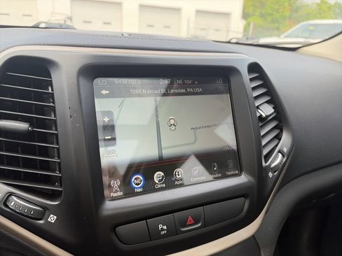 Used 2018 Jeep Cherokee Limited AWD/4WD image 35