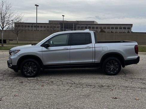 Certified 2024 Honda Ridgeline Sport image 2