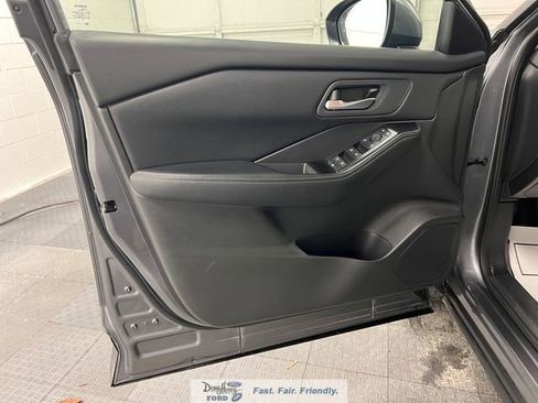 Used 2025 Nissan Rogue SV image 20