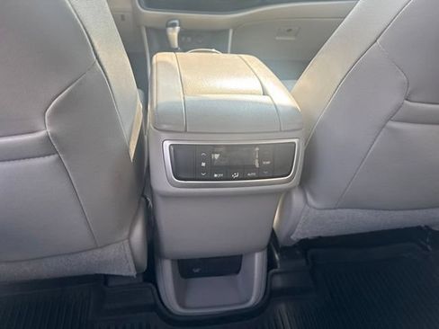 Used 2018 Toyota Highlander Limited AWD/4WD image 18