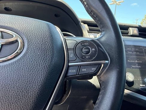 Used 2019 Toyota Camry XSE FWD image 8