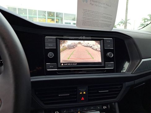 Certified 2022 Volkswagen Jetta SE image 23