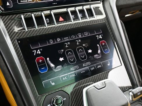 Used 2022 Lamborghini Urus image 21