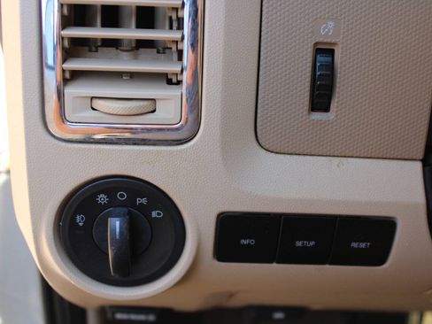 Used 2009 Ford Escape Limited FWD image 30