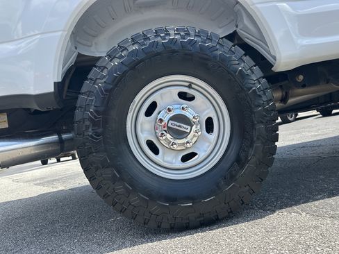Used 2017 Ford F250 XL w/ Power Equipment Group AWD/4WD image 18