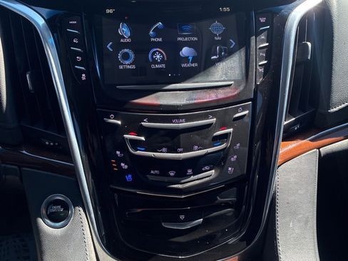 Used 2019 Cadillac Escalade ESV Premium Luxury image 10