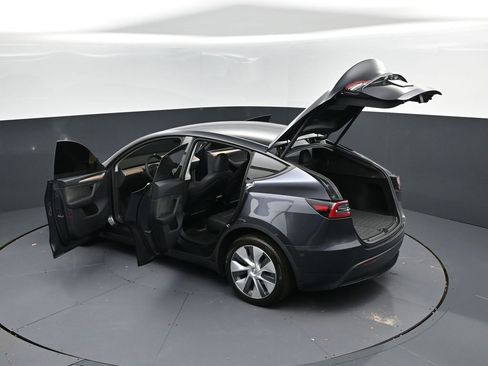 Used 2024 Tesla Model Y Long Range image 47