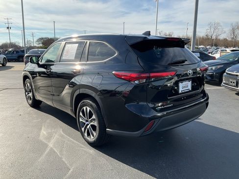 Used 2023 Toyota Highlander XLE image 18