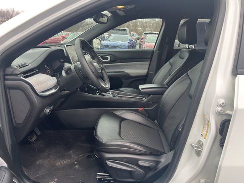 Used 2024 Jeep Compass Latitude image 7