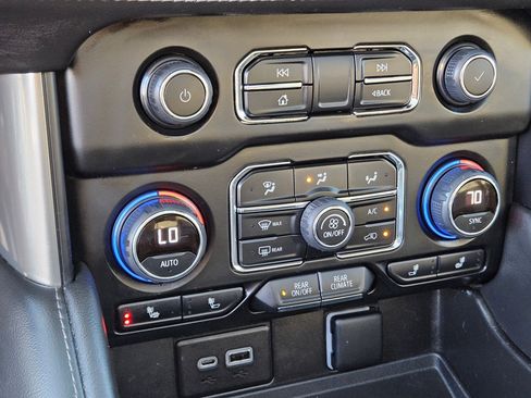 Used 2022 Chevrolet Tahoe Z71 image 28