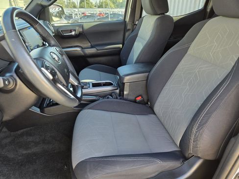 Used 2021 Toyota Tacoma TRD Sport w/ Technology Package image 20