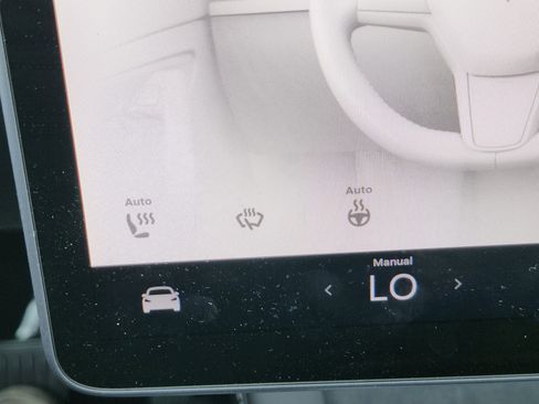 Used 2023 Tesla Model Y Long Range image 9