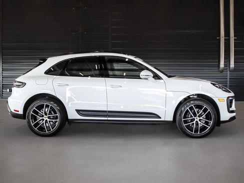 Used 2025 Porsche Macan image 11