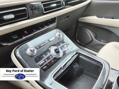 Used 2023 Lincoln Nautilus AWD w/ Premium Package image 37