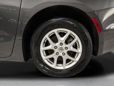 Used 2023 Chrysler Pacifica Touring-L FWD image 27