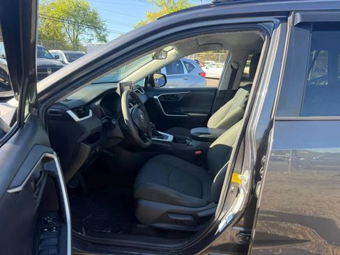 Used 2020 Toyota RAV4 LE w/ All Weather Liner Package AWD/4WD image 25
