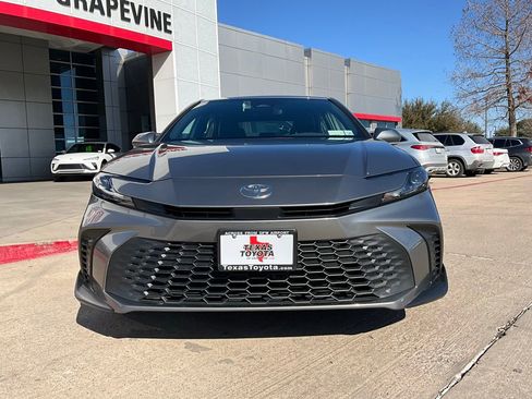 Used 2025 Toyota Camry SE image 4