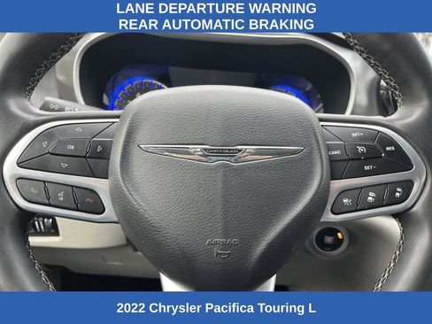 Used 2022 Chrysler Pacifica Touring-L image 9