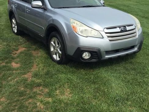 Used 2014 Subaru Outback 2.5i Limited w/ Moonroof Package AWD/4WD image 3