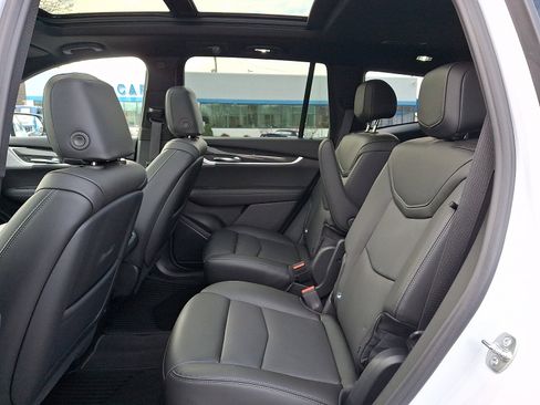 Used 2025 Cadillac XT6 Sport w/ Technology Package image 10