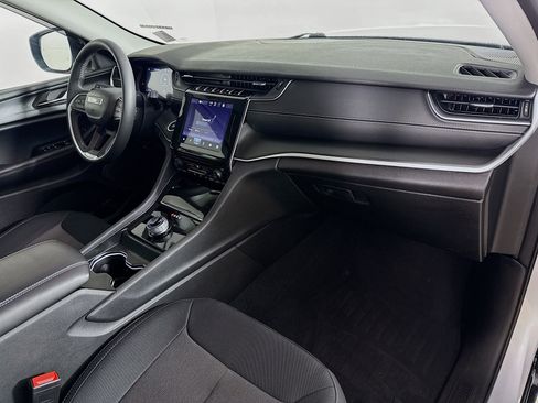 Used 2023 Jeep Grand Cherokee Laredo image 34