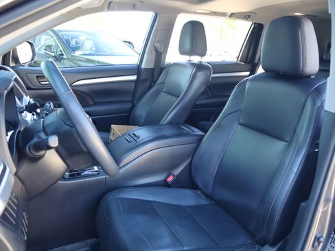 Used 2016 Toyota Highlander XLE image 33