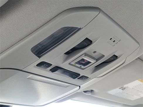 Used 2023 Toyota Highlander Limited image 34