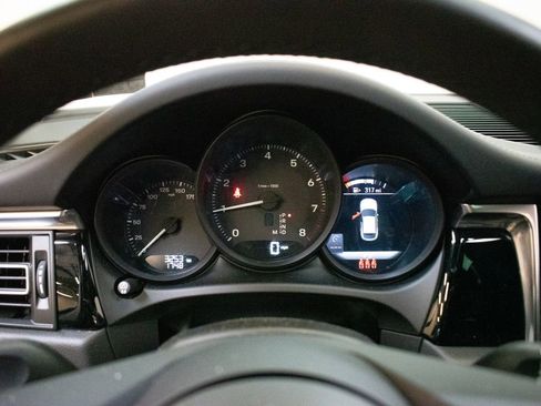 Certified 2026 Porsche Macan image 26