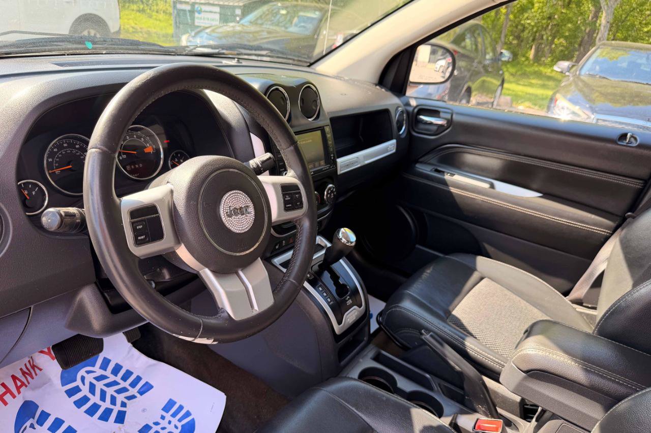 Used 2017 Jeep Compass Latitude AWD/4WD image 14