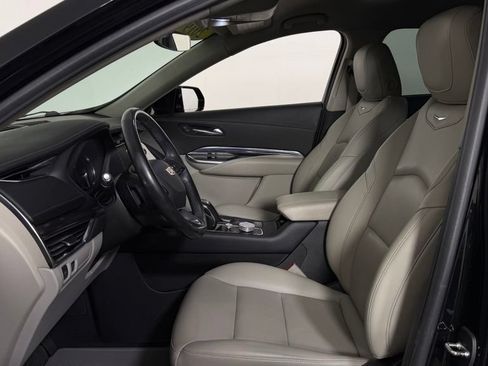 Used 2019 Cadillac XT4 Luxury w/ Cold Weather Package FWD image 14