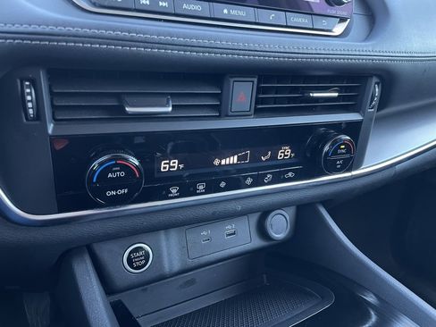 Used 2023 Nissan Rogue SV image 18