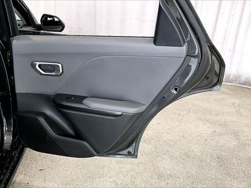 Used 2025 Kia K4 LXS image 23