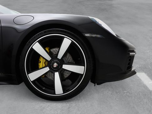 Used 2020 Porsche 911 Carrera RWD image 39