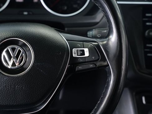 Used 2018 Volkswagen Tiguan SE image 16