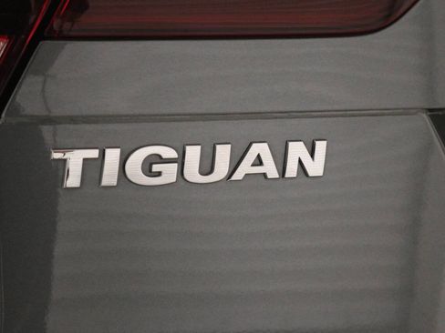 Used 2021 Volkswagen Tiguan S image 91
