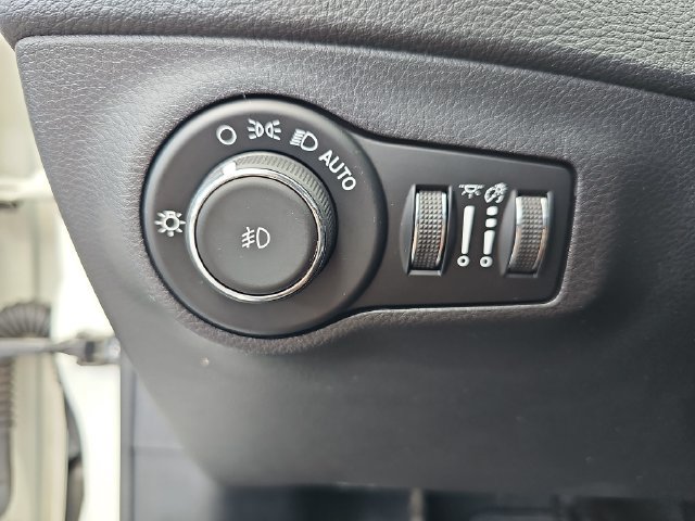 Used 2020 Jeep Compass Latitude w/ Cold Weather Group AWD/4WD image 29