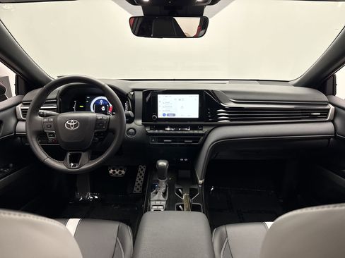Used 2025 Toyota Camry SE w/ Convenience Package FWD image 14