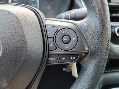 Used 2020 Toyota Corolla LE FWD image 29