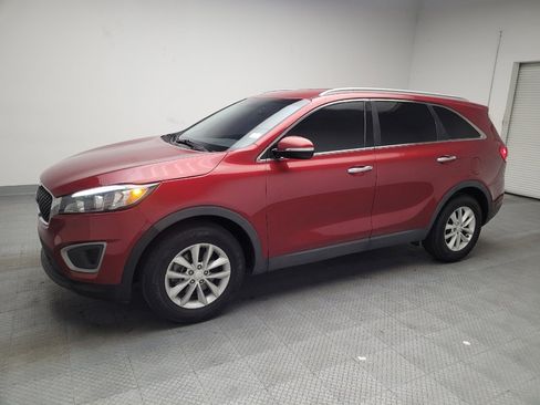 Used 2017 Kia Sorento LX image 2